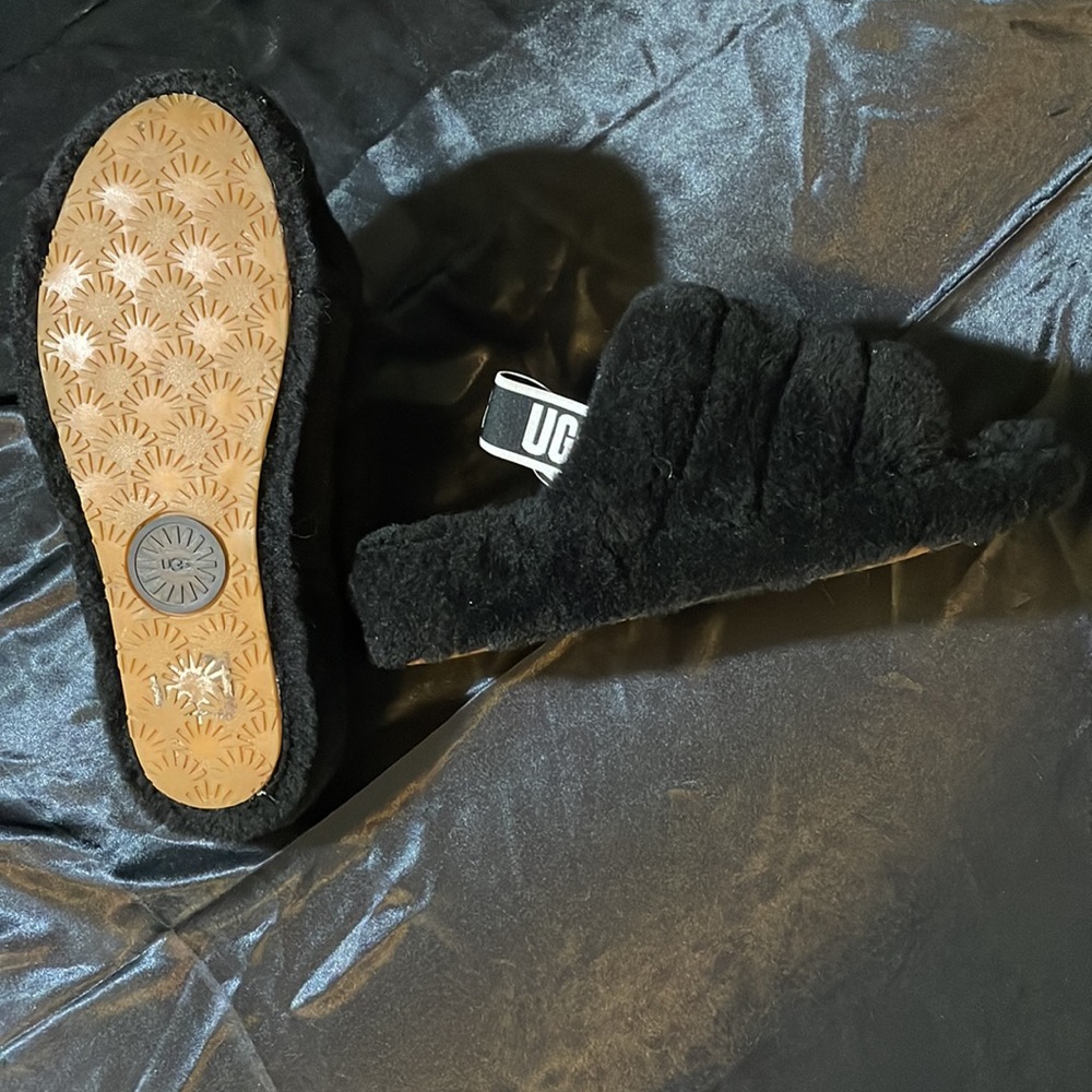 Ugg - Picture 4 of 5